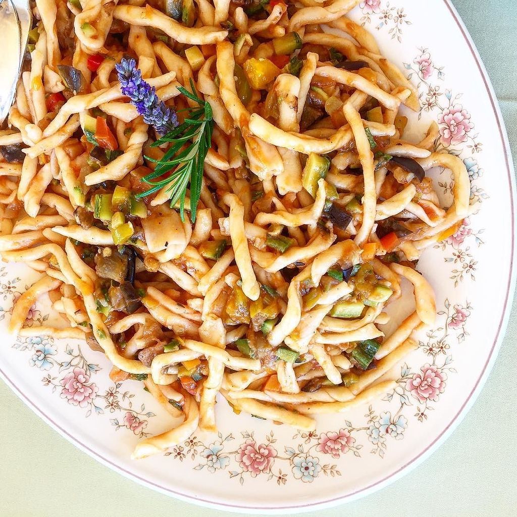 Tery_PeP's tweet photo. Ricordi da #EatPrato: #strigoli con #ragu di verdure. #estate #yummi https://t.co/ESUbubBvQB https://t.co/rgNC8571zX