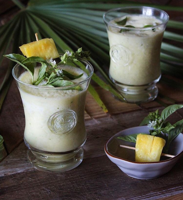 SkyrosDesigns's tweet photo. #Sweet #summertime #Coconutmilk #fresh #pineapple #basil #ice #splash #rum = #perfect #cocktail https://t.co/1zQknn736p