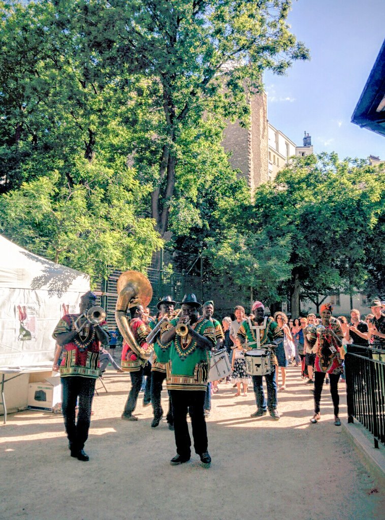 SamuelDegasne's tweet photo. Festival #Rhizomes : brass band @EyoNleBenin au square Carpeaux @Mairie18Paris @Paris #BlaiseMerlin https://t.co/Q1KReUnNEM