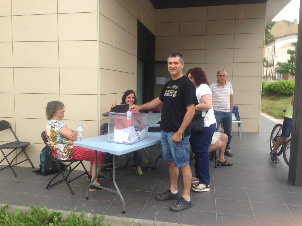 La participació a la consulta popular dels pressupostos participatius a #Mieres a les 18h era del 30%. #Garrotxa
