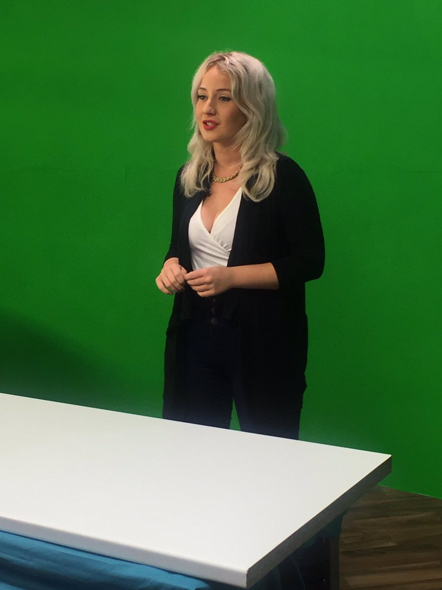 SimonHOfficial's tweet photo. @MissLeloMarie #TVPresenterLife https://t.co/ZPdpQIixnP