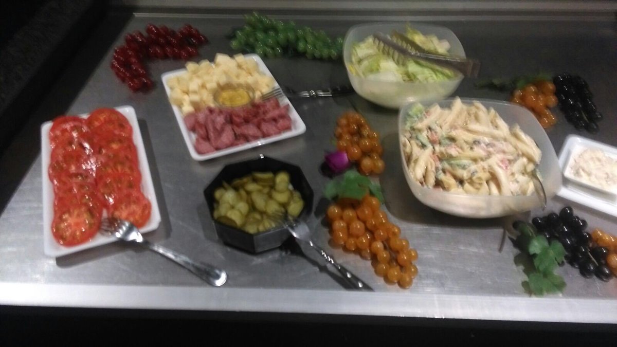 the_gallerys's tweet photo. De mannenmiddag bij the Gallery Nu heerlijk buffet bereid, sex met josje en Sonja en voetbal kijken op groot scherm! https://t.co/J4w8Zn1Aoi