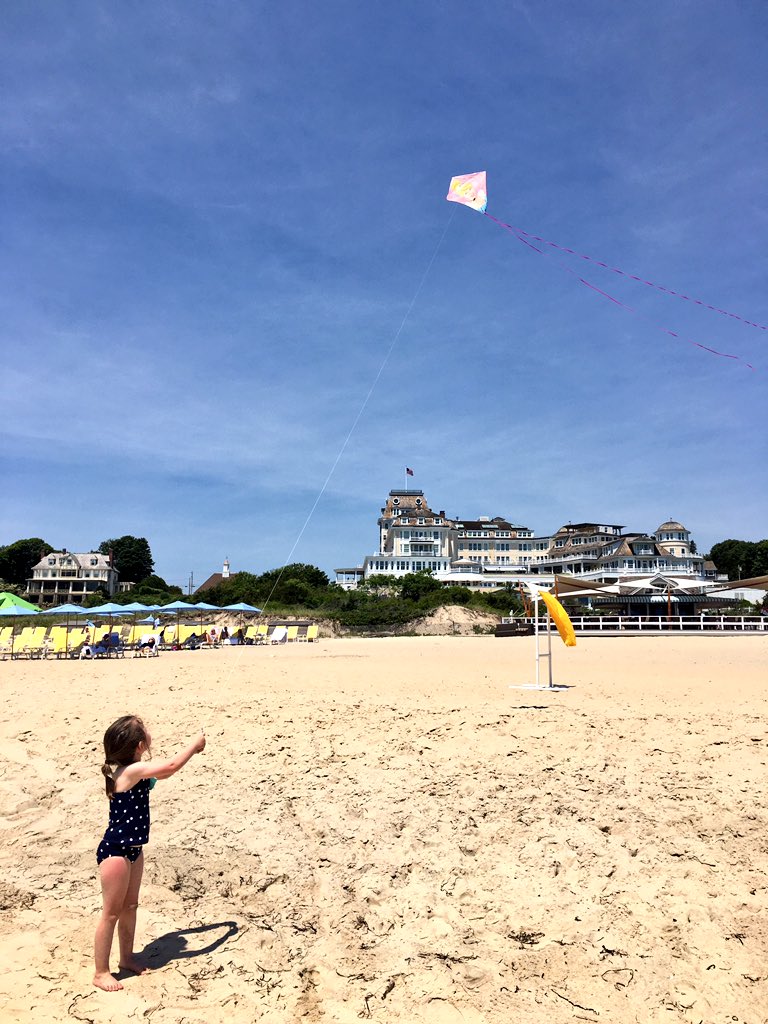 CeceCesario's tweet photo. My papa taught me how to fly a kite @OceanHouseRI today! #perfectbeachday #vacation https://t.co/sgcC4CdIe8