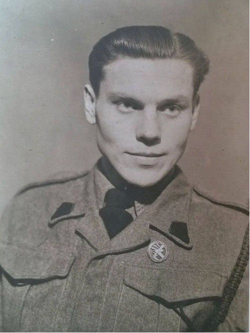 Paul_D1963's tweet photo. I lost my Father 18 years ago today. Like many other Polish he helped to keep Britain free from Nazi rule. https://t.co/G4I8maRisj