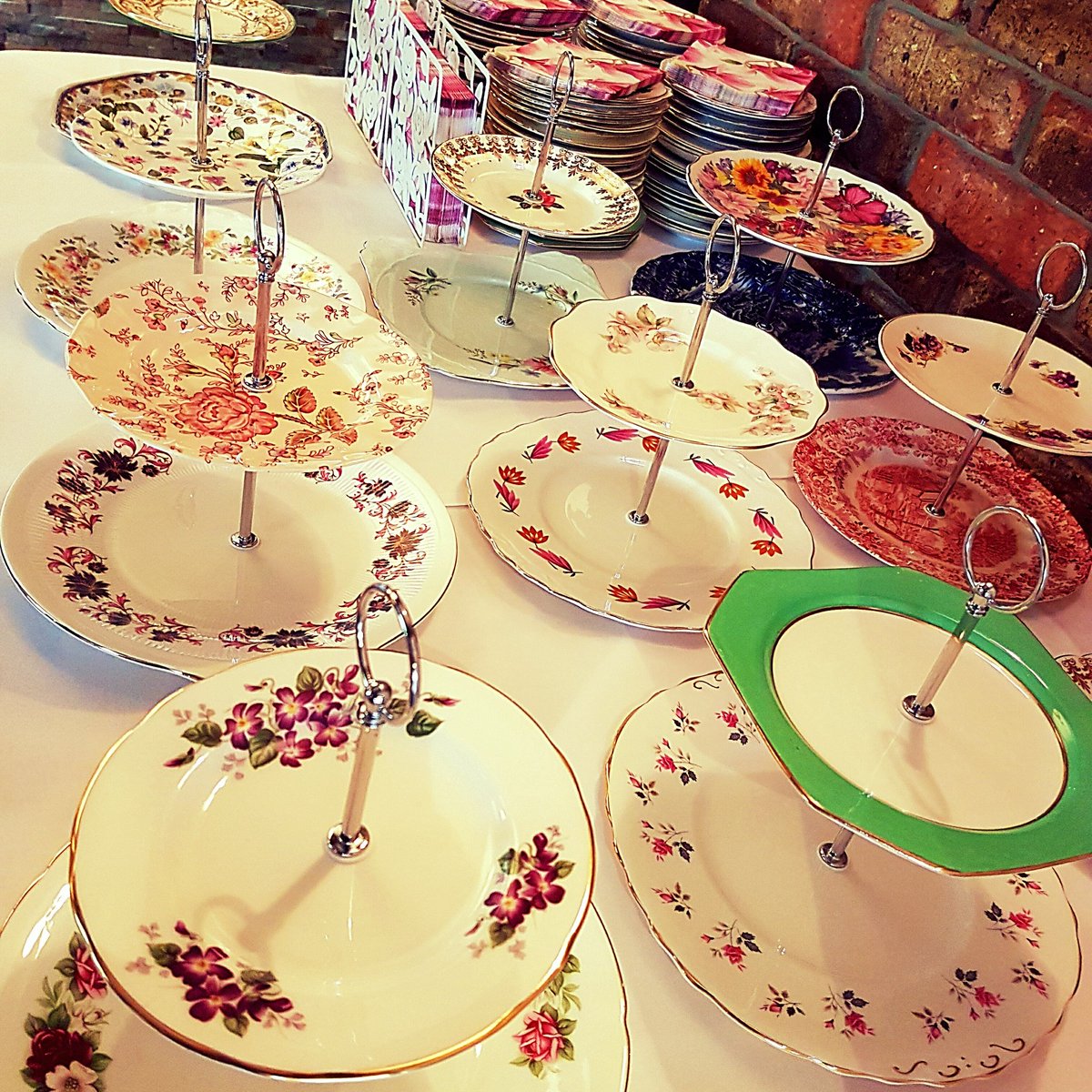 CupsLoveSaucers's tweet photo. Cakestands and side plates ready for Donuts! https://t.co/cvyncmV0b8