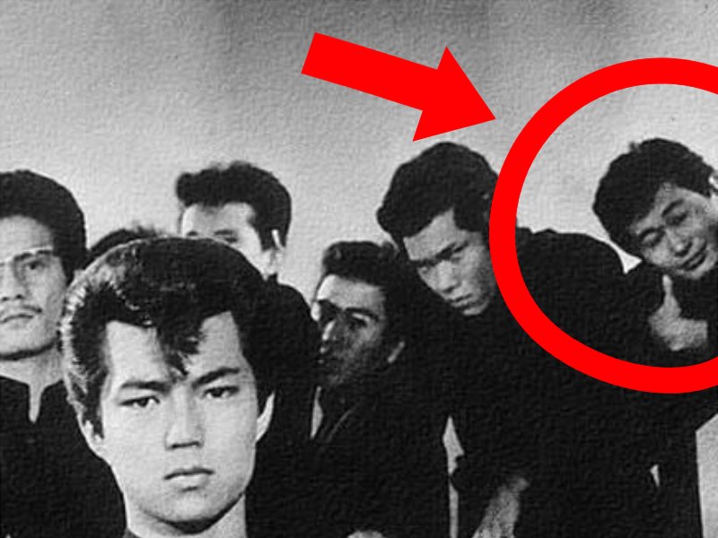 松本ゆうす ネットでよく見るビーバップハイスクールの白黒画像ですが 右上に一人だけ なごやかな人が写っている事に初めて気が付きました 松本ゆうす ネットでよく見るビーバップハイスクールの白黒画像ですが 右上に一人だけ なごやかな人が写っている事に初めて気が付きました