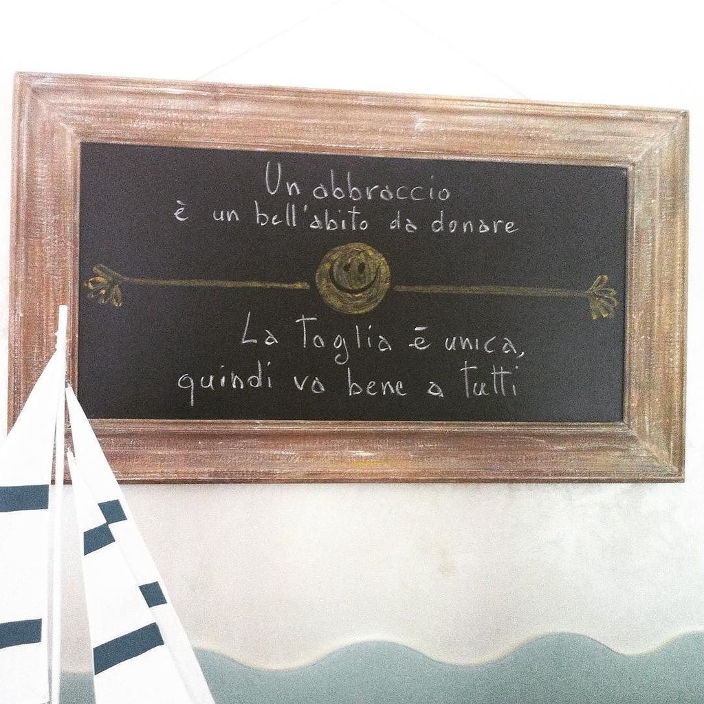 HotelDonegal's tweet photo. La nostra lavagna dei pensieri #abbracci #sorriso #Cesenatico #donegalcesenatico #igersemi… https://t.co/zXsvjSLauZ https://t.co/mwNPe15h0c
