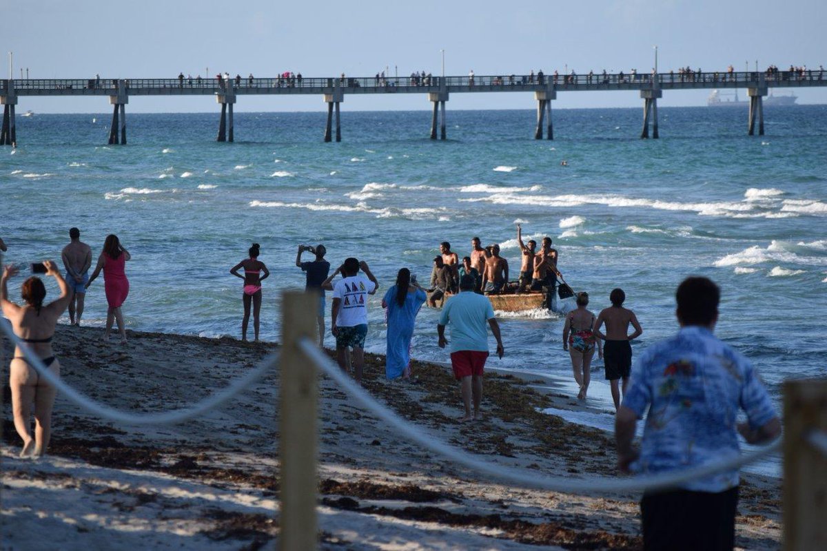 11 armed Cuban migrants arrive on Hollywood Beach bit.ly/29004Me?utm_me… https://t.co/SpbyfgjUgR