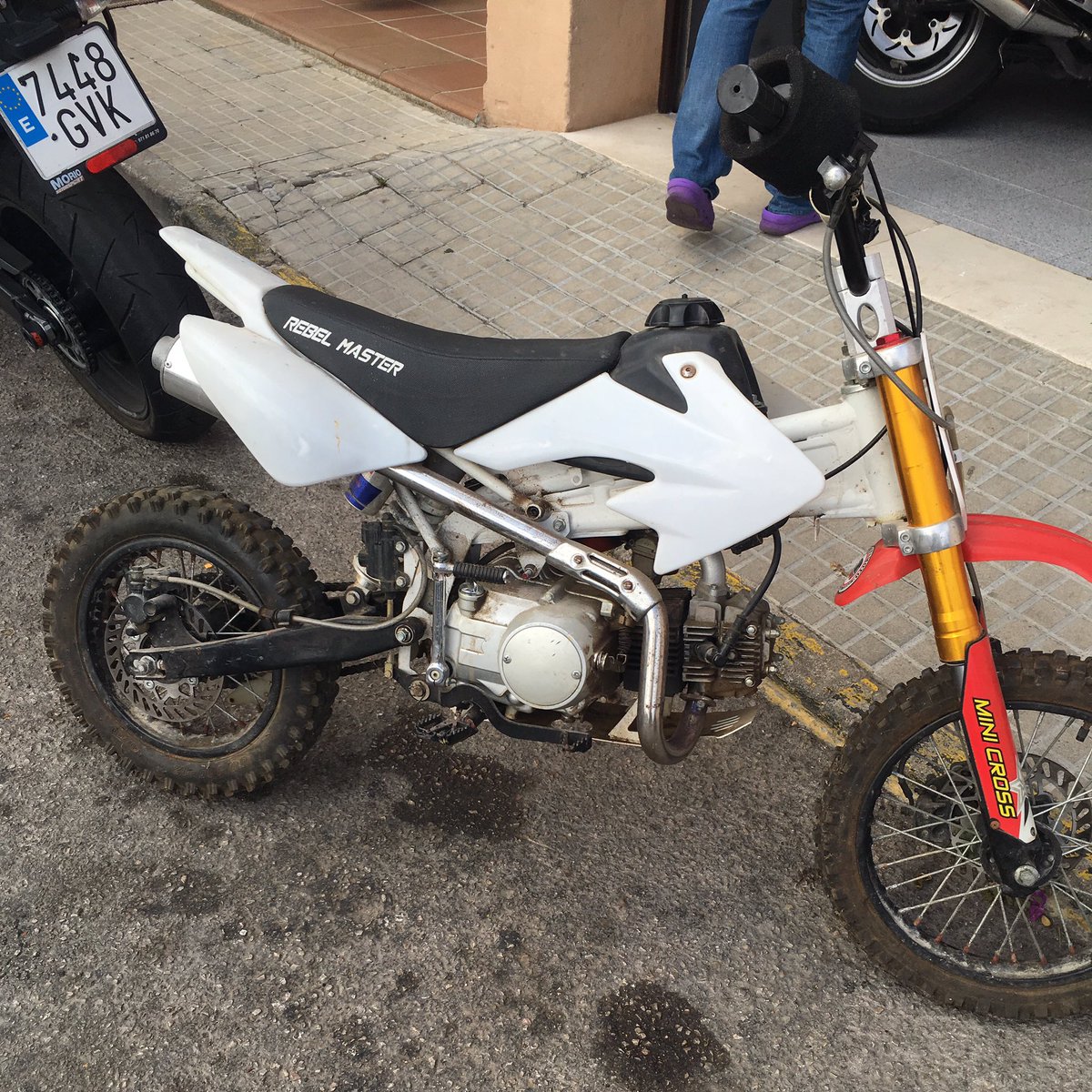paula_jaume's tweet photo. Y mañana sacare a la pequeña... Por fin!!! #gas #moto #Motocross #pitbike @rebelmaster_es https://t.co/R5HDuXeDmH