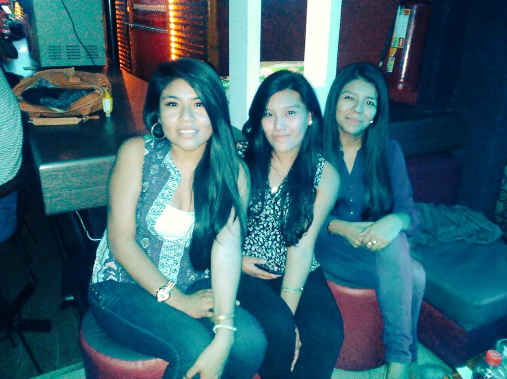 joselyn_gp's tweet photo. Noche de Befis 😁🙆🎆🎊 @Annisu @aliss_lee https://t.co/PTRtkmjQfh