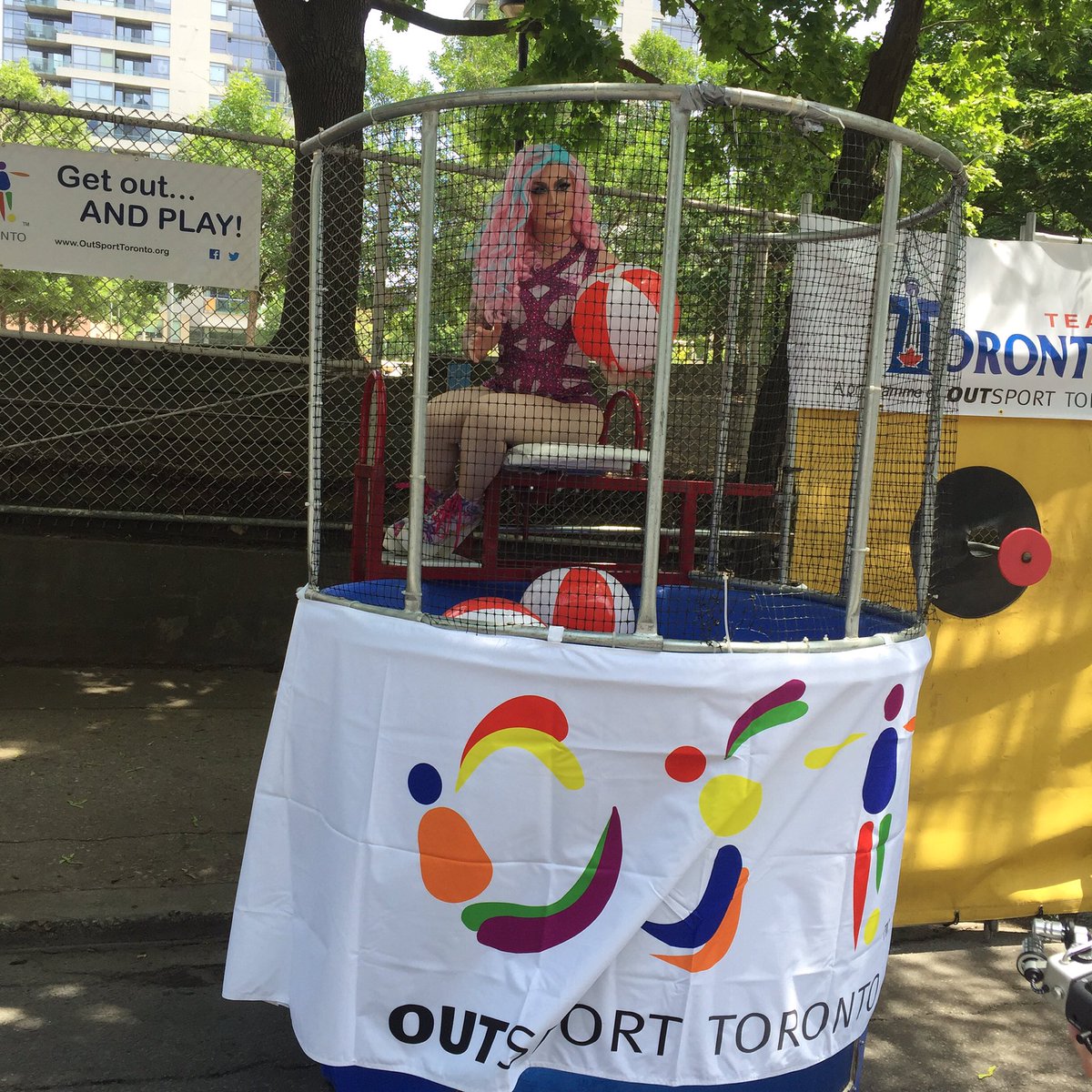 Special guest at the #OST #SportZone #DunkTank