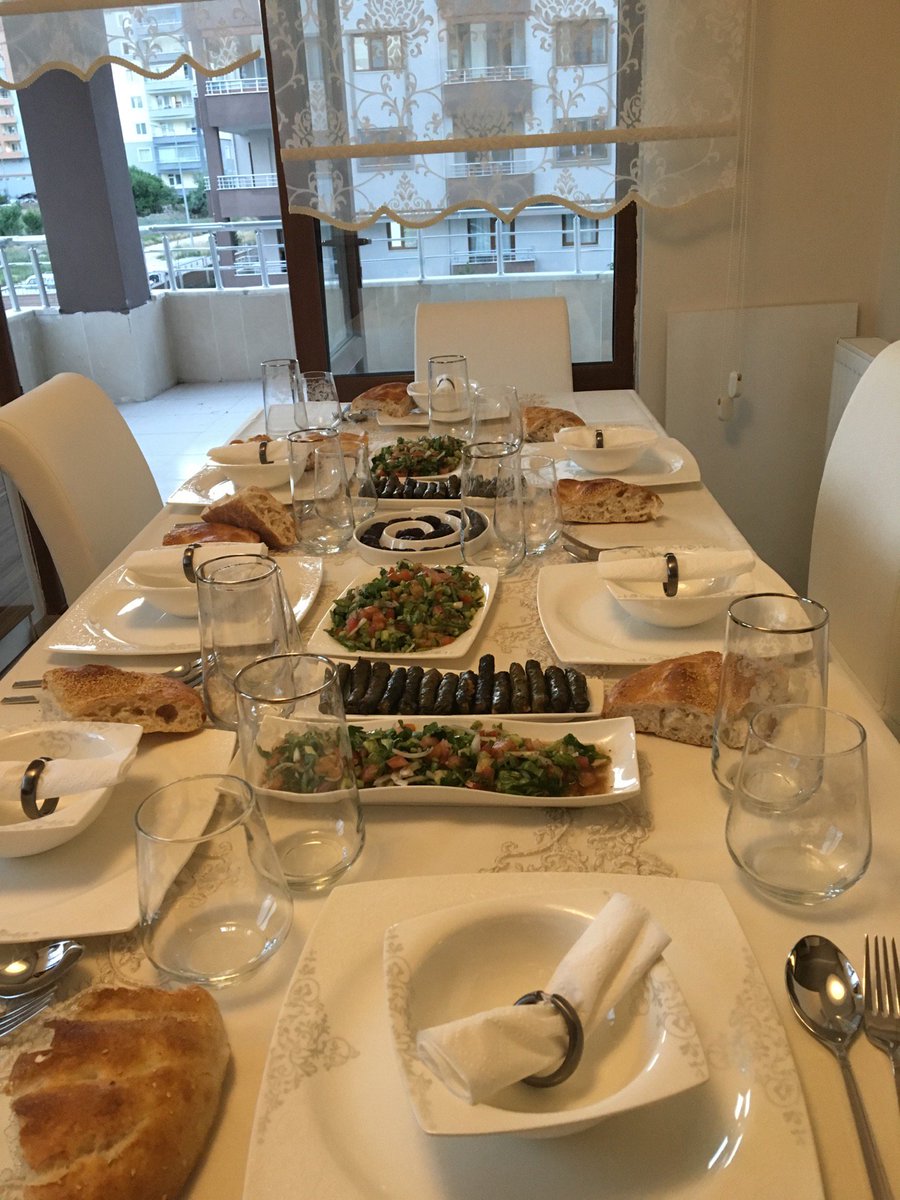 _mervesener_'s tweet photo. I'm at Yasemin&amp;Ömer's Home 💕 w/ @nvztarkn https://t.co/T6pPlo8mzM https://t.co/6jVzl7QaBB