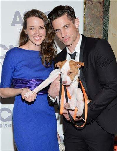 Today's 
📷 #AAckerPicOfTheDay 📷
Here we have #AmyAcker and her better half #JamesCarpinello oh and not to forget 🐶