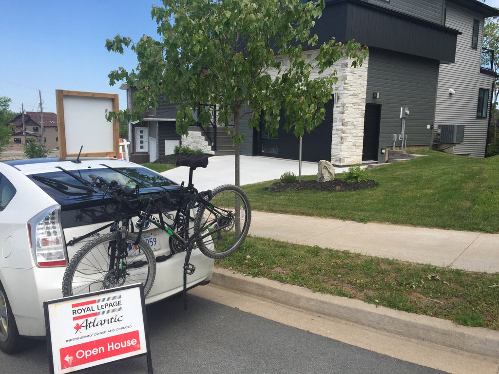 ChantalLevesque's tweet photo. When you have to go to work mid bike ride. Happy Sunday everyone! #realtorproblems #OpenHouse #LiveBrunello https://t.co/TX0gJZ364T