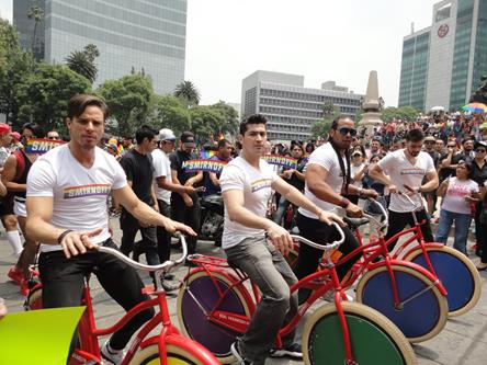 gaypvcom's tweet photo. #pridecdmx2016 https://t.co/0VJtELtd57 https://t.co/5Hd8B0ZxzR