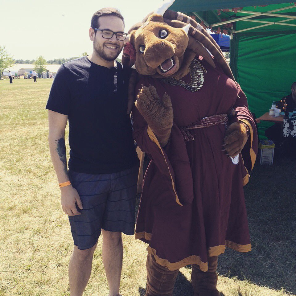 Vince found the lady dragon of his dreams yesterday at the ren faire! 😁 #theromcomcast