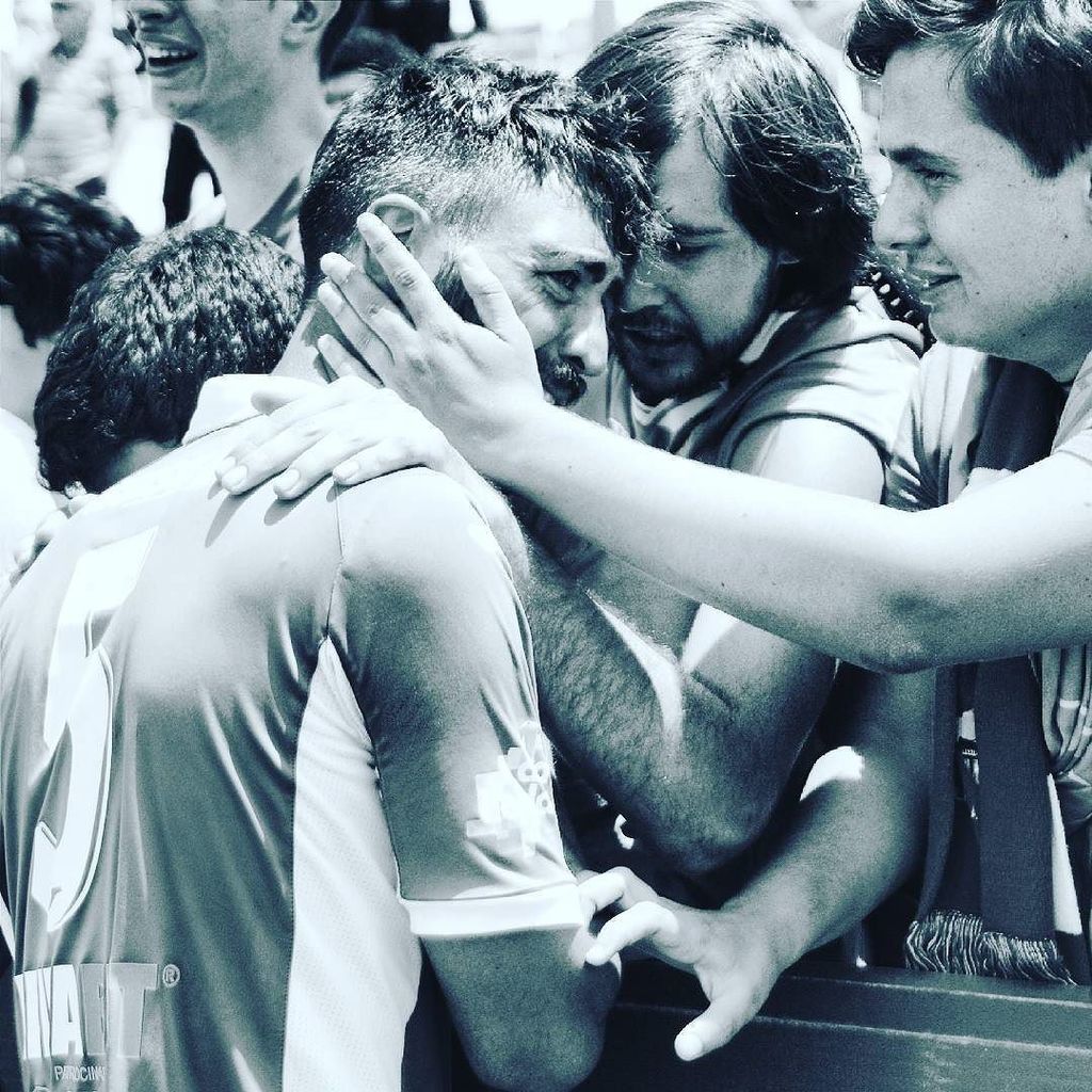 CarlesMiranda's tweet photo. Els #herois també ploren #molo @moloesportiu https://t.co/0lSLClIDon https://t.co/LXcT26X1Gf