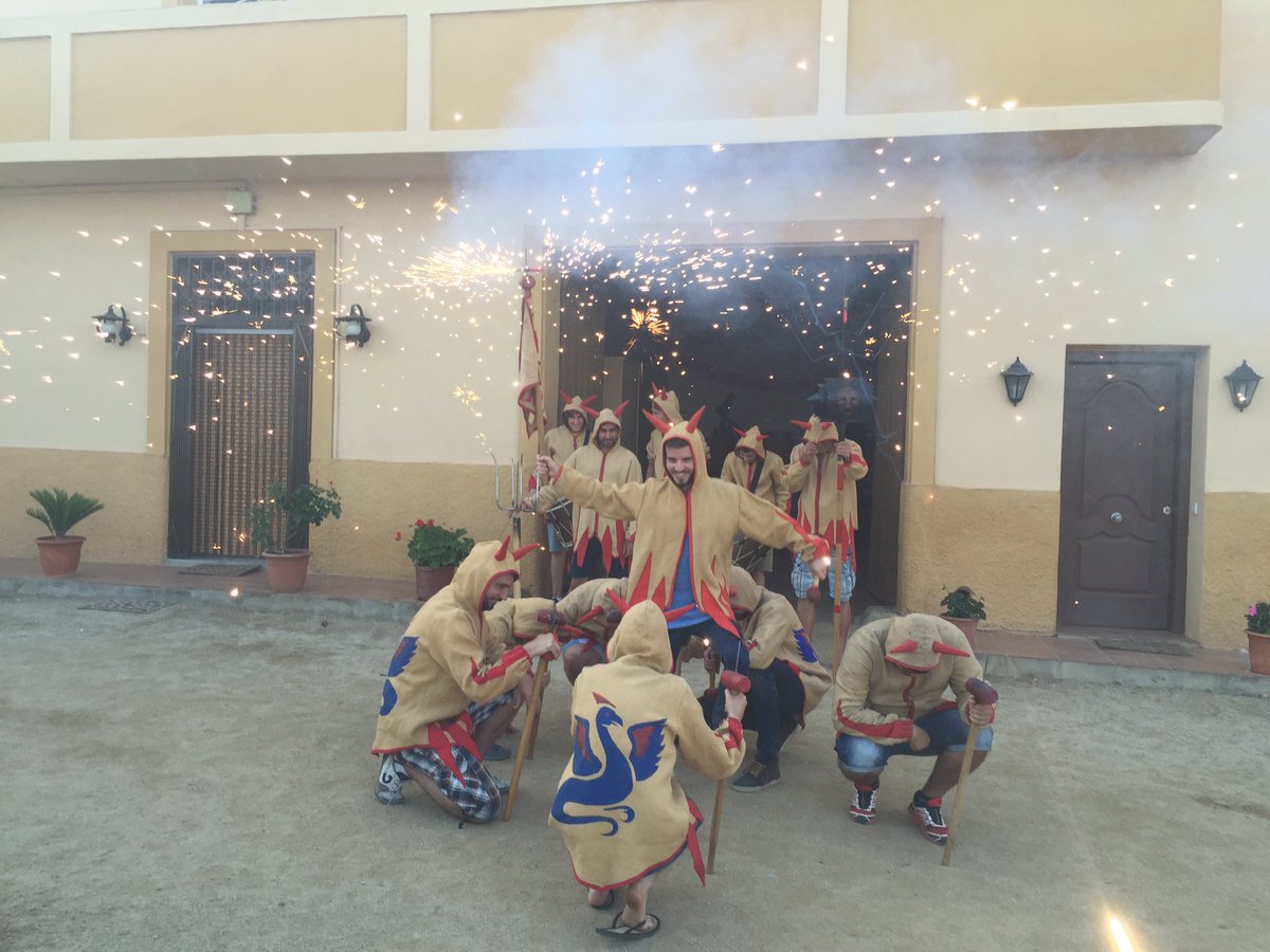 DiablesMataro's tweet photo. Tarda d'assaig! #encesa16 #lessantes16 #tradiccio #diables #mataro #catalunya https://t.co/3EjwodepVa