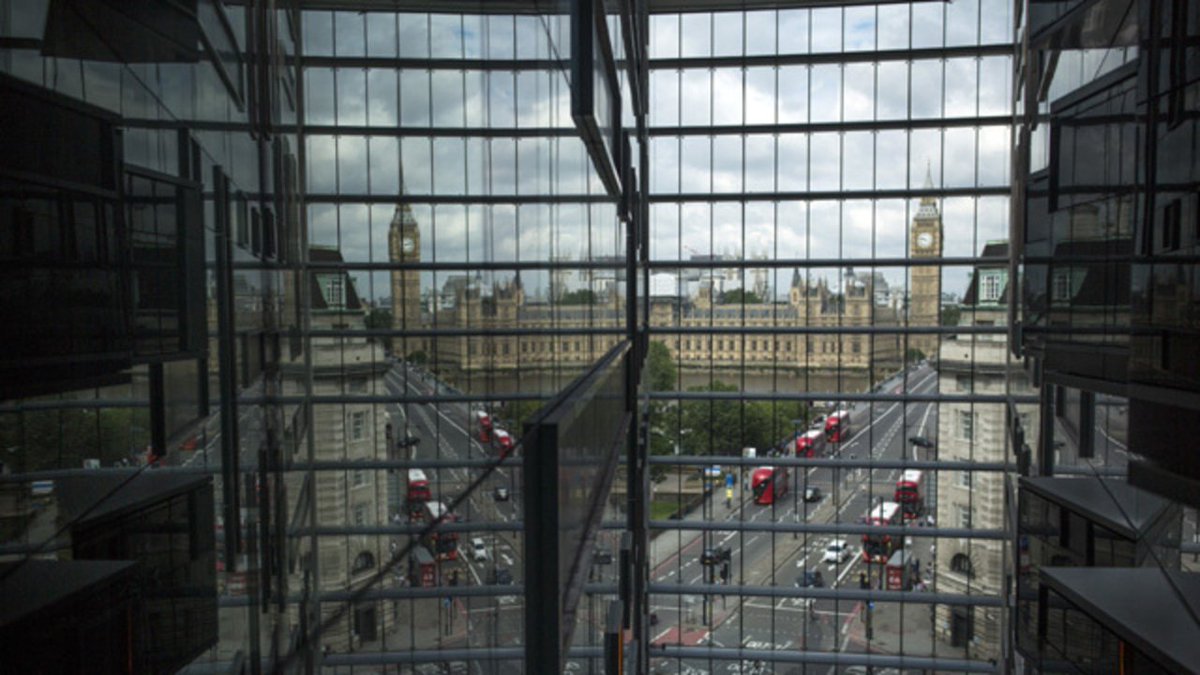 London banks will pay the 'price' of Brexit bit.ly/28Z07J4?utm_me… https://t.co/eOee0G4sj9