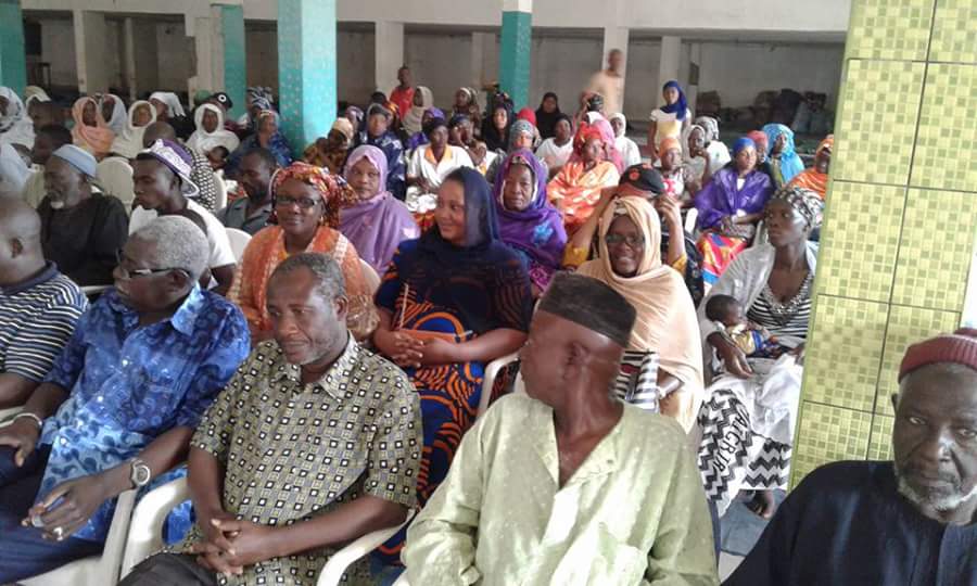 oafarran's tweet photo. Grâce au PAN @SOROKGUILLAUME le MERCI fait des dons de vivre à la grde mosquée de Koumassi. #civ225 @husseinkouame https://t.co/zUuFiQFgpQ