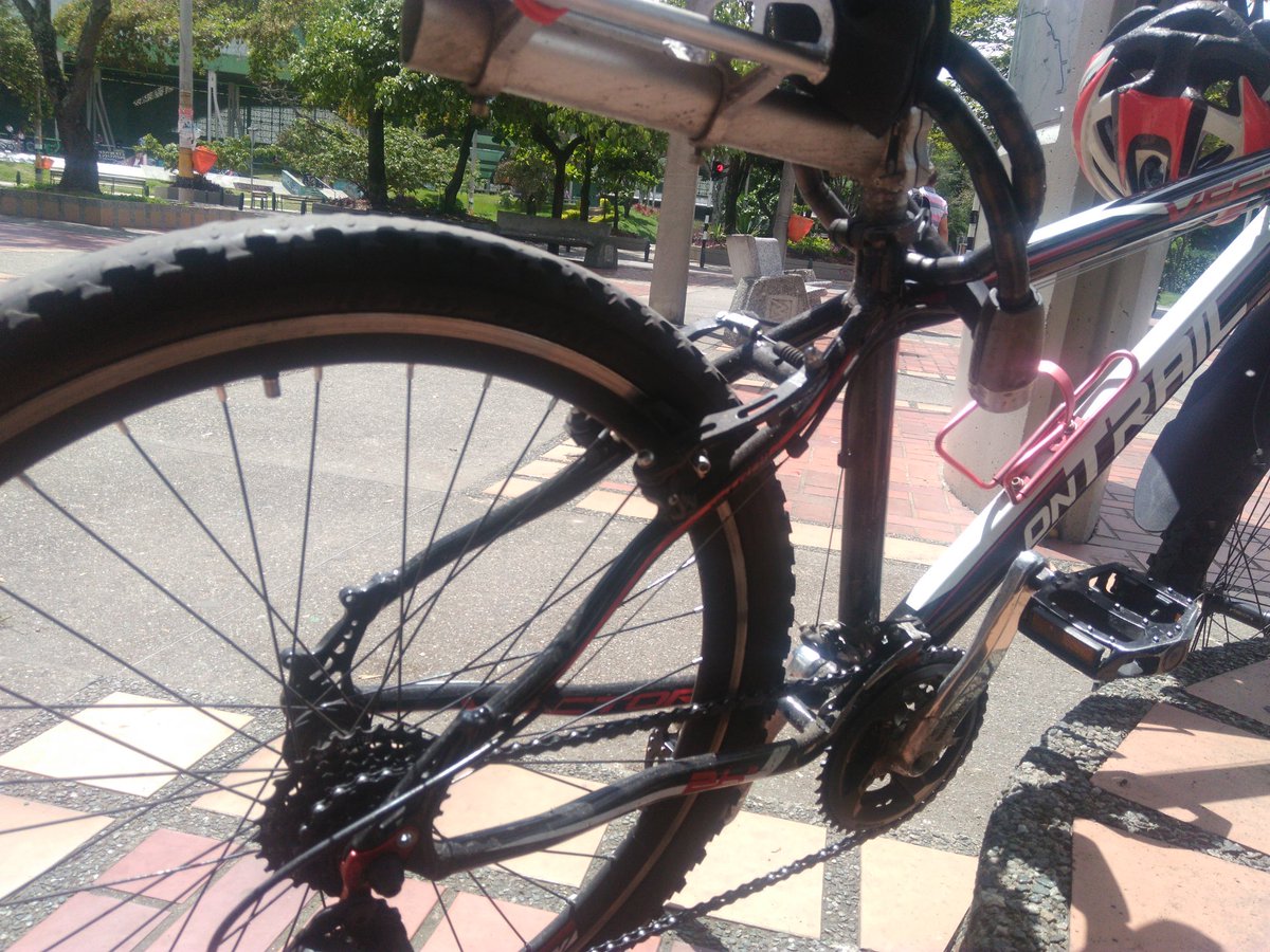 Danielsuarezvoz's tweet image. Aprovecho la rodada de #Cyclehack para probar la cámara del @Lenovo_Vibe_COL con #3test