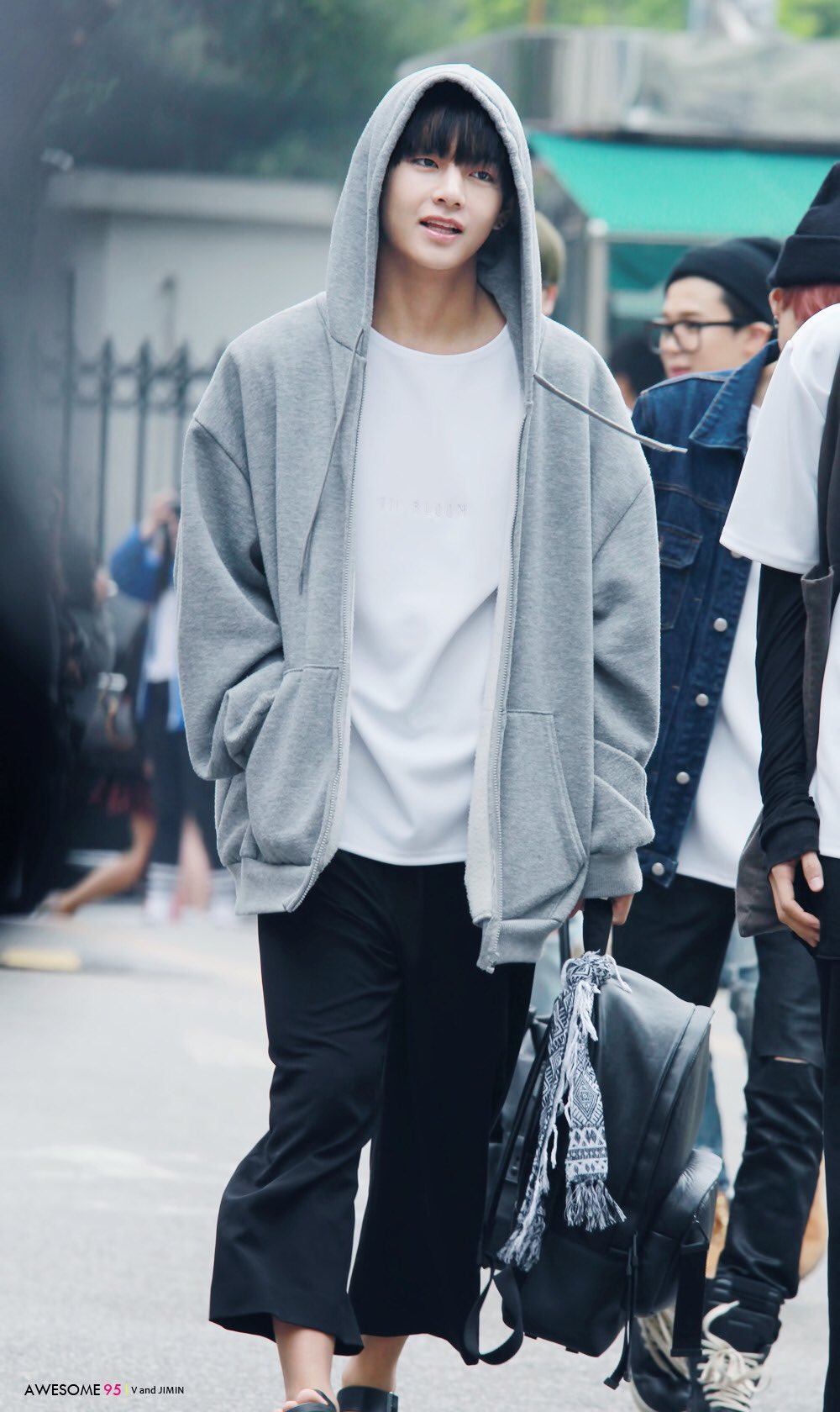 아드리아나 ♥ on Twitter: "김태영 airport fashion ️ #뷔 #김태형 #v #kimtaehyung #kim