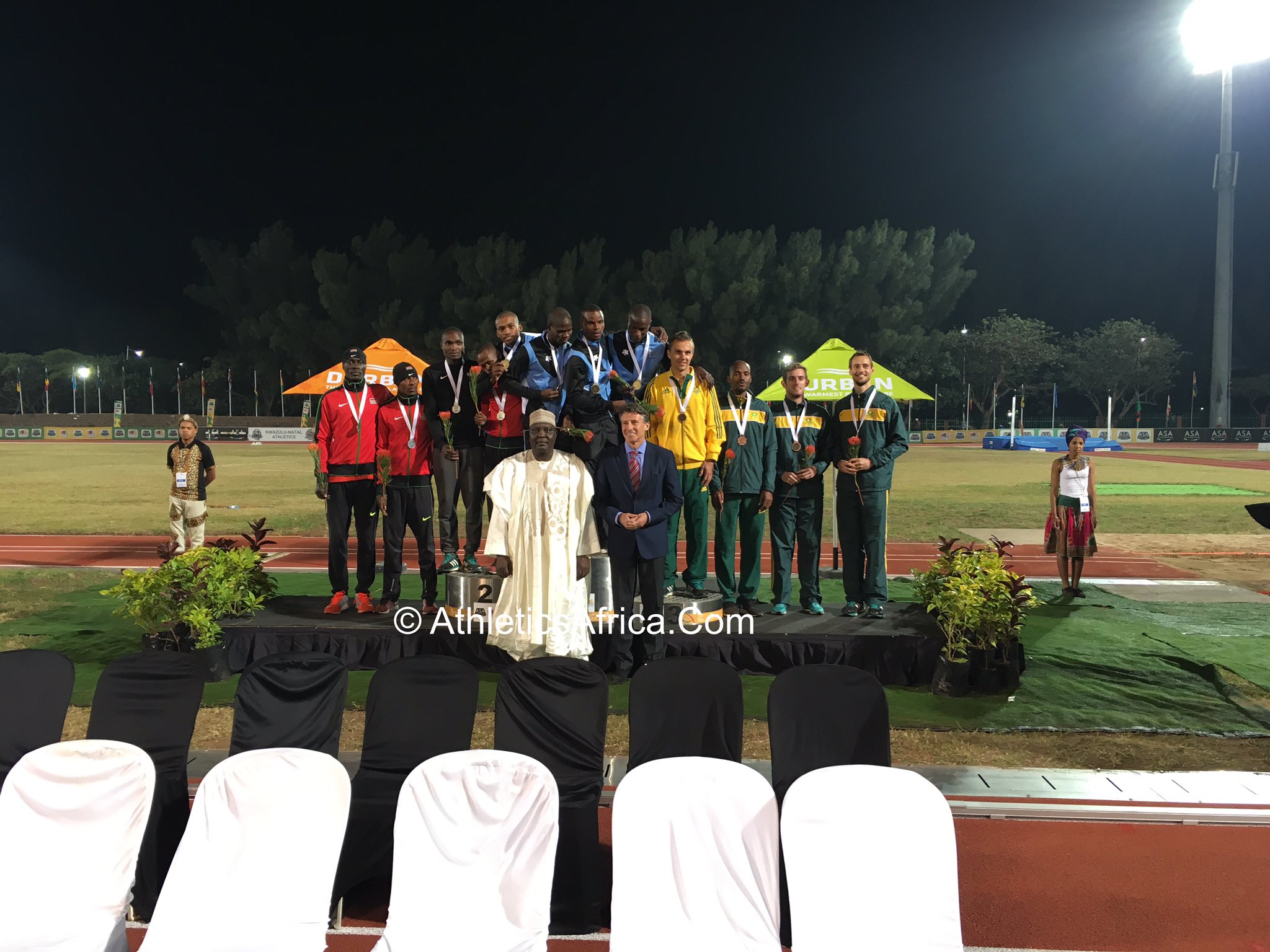 Medals presentation to the podium in the men's 4x400m Relay 🇰🇪🇧🇼🇿🇦 #AfricanChamps #Durban2016 #CAA2016 #Lagos2018 https://t.co/fI9dIY5yvn