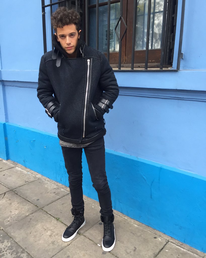 _ruggero's tweet photo. Listo para grabar Frozen 😁😬 que frío que hace en Buenos Aires 😌 https://t.co/RfbpZizrZW