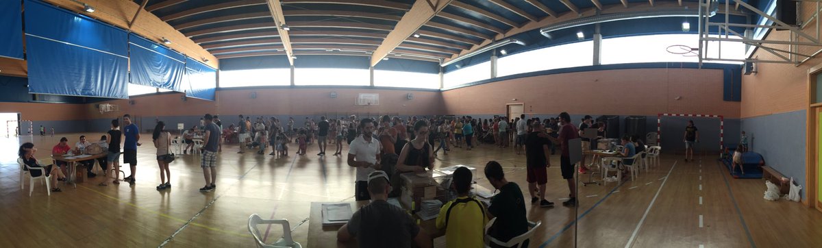 CarladeNicolas's tweet photo. A veces, lo que imaginas y lo que sueñas, pasa. Suena a marea y desborde. #UnidosPodemos26J #LaSonrisaDeUnPais https://t.co/BJLFmBs5Ib