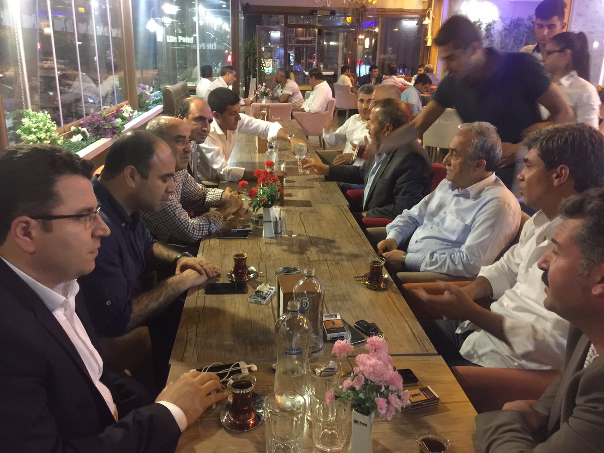aefakibaba's tweet photo. Büyükşehir Bld.Bşk. @nihatcftc ile Urfa'yı konuşup hasbihal ettik.  @abdulkadiracar @meozcinar @drmfatihaksoy https://t.co/J65P3EzE7E