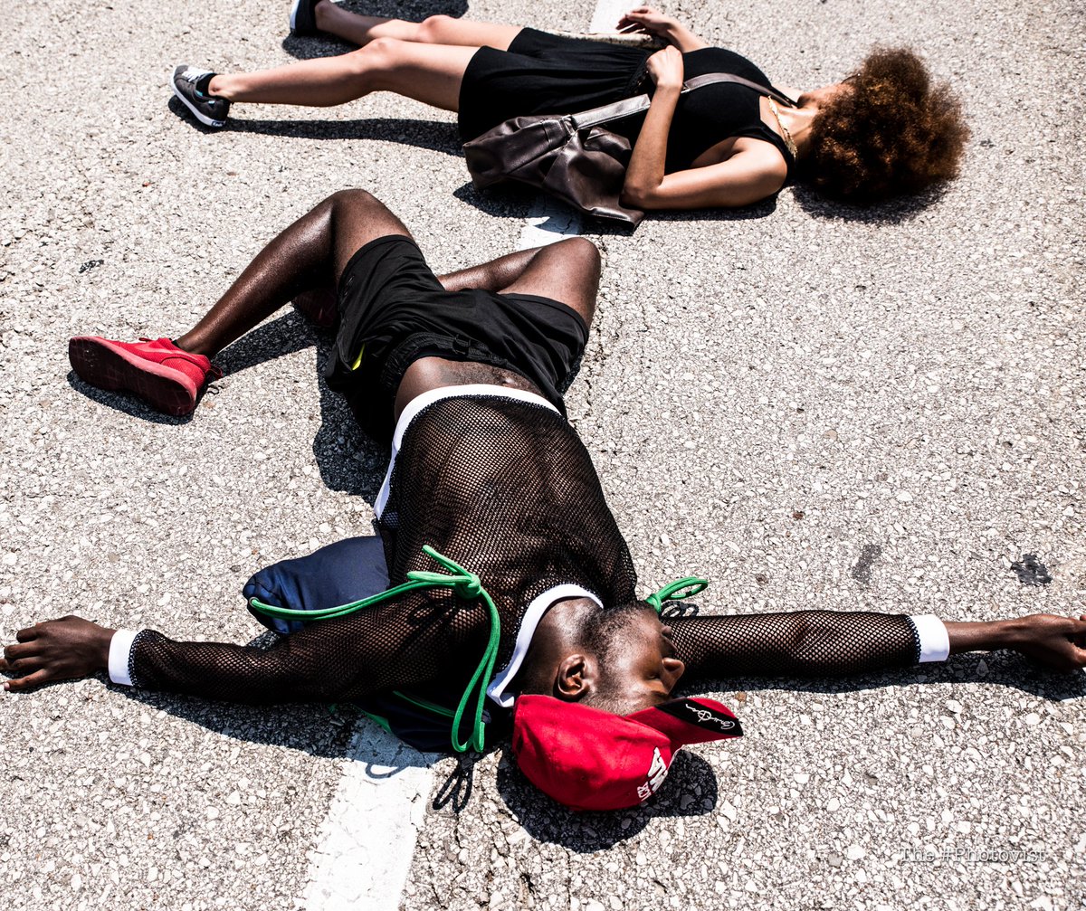 AaronWBanks's tweet photo. #PoliceBrutality is alive and well in #STL
.
.
#Photovist #PoliceOutOfPride #BLM #PrideSTL #NotOurPride https://t.co/r6etd9Kxm0