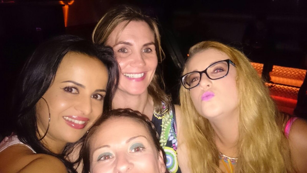 alicia_k89's tweet photo. Good night in the George🌈🌈 #Pride #PoleGirlies @KateSienko https://t.co/KCjquqa8aK