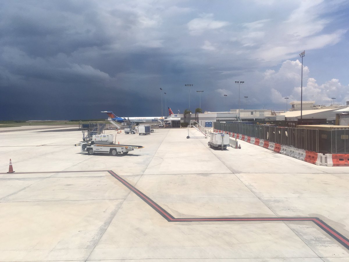 Alberta_Klipple's tweet image. Looking east before takeoff from #KPIE @NWSTampaBay @MORECAST_USA