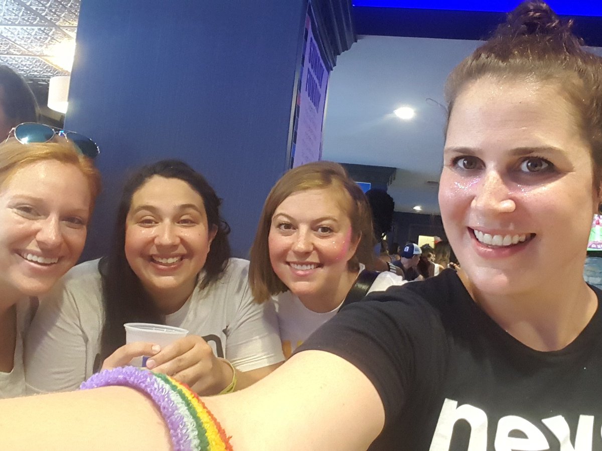 MaeB9484's tweet photo. #upshow #duffyschicago #pride https://t.co/SqCGSA0X27