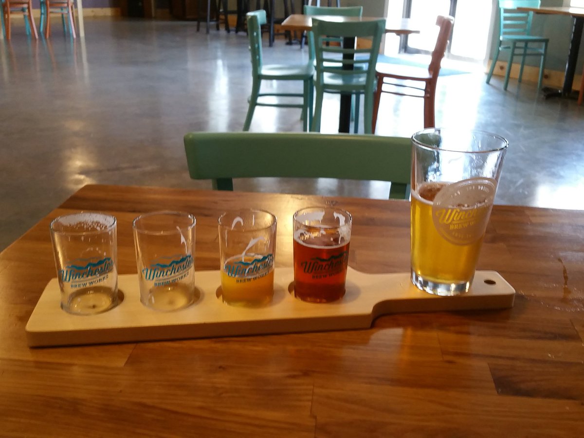 bosox4480's tweet photo. Just enjoying a #flight and #pint @WinchesterBrew with my love.  #summertime #summerblonde #drinklocal #craftnotcrap https://t.co/M3Y5Xvw7DO