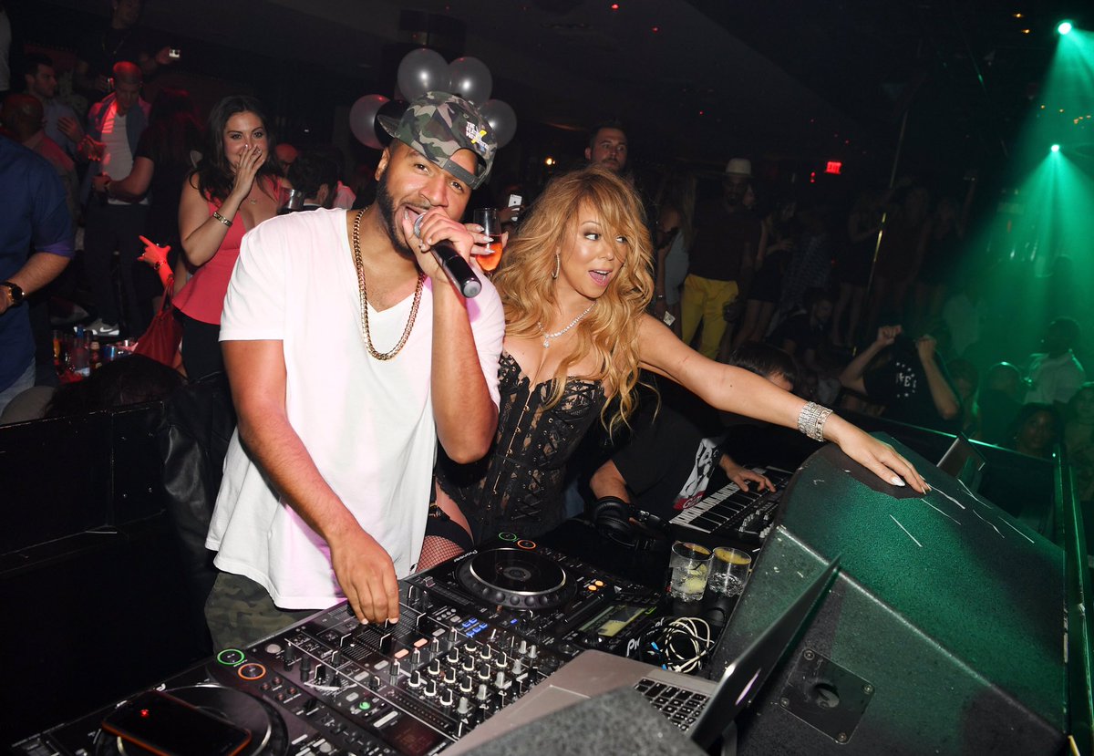 DenisePernula's tweet photo. Grammy-award winner @MariahCarey debuts 1st ever DJ set last night @1OAKLV -playing Shake It Off and Fantasy #Vegas https://t.co/CiH93nAmZi