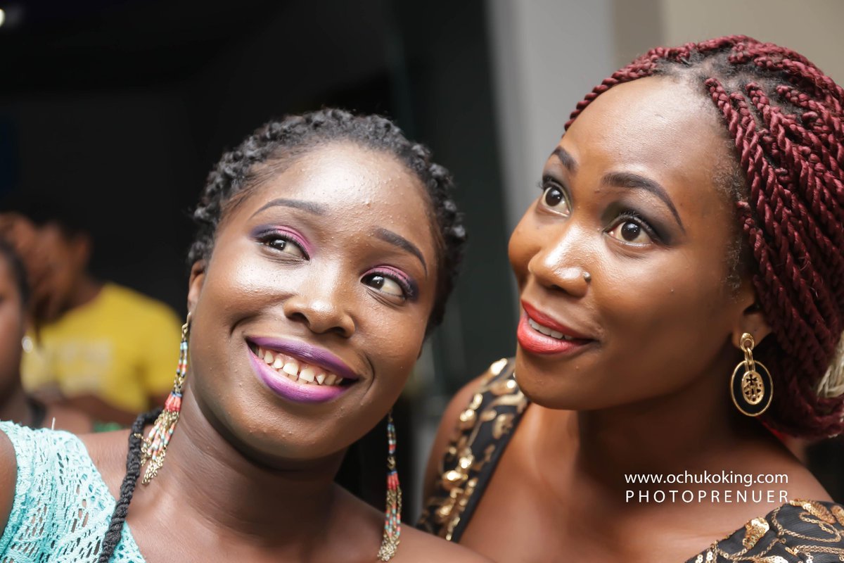 DearestMovie's tweet photo. Sexy chocolate-skinned make-up artist. @makeupbymiebi https://t.co/yeGOKa0Xio