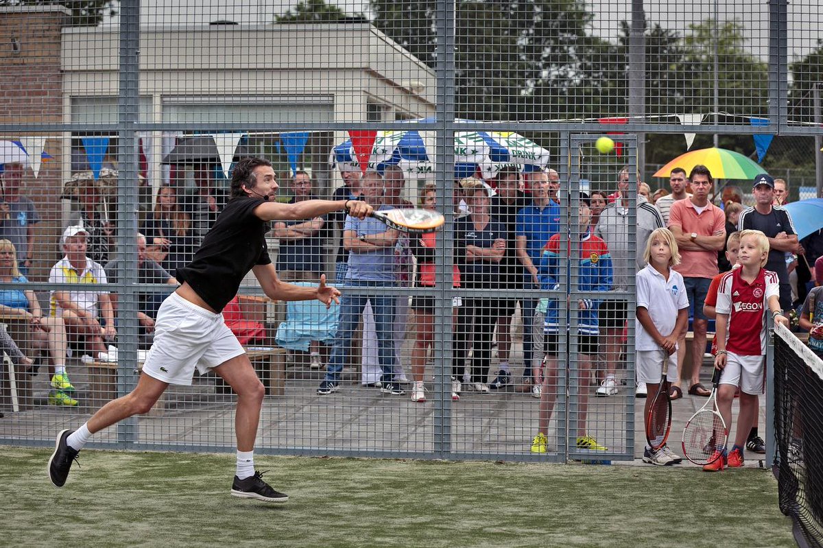 Padel moet reuring brengen bij tennisvereniging Joure bit.ly/28WJomy