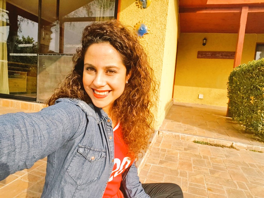 CaroCarcamoh's tweet photo. Ya con la #camisetapuesta❤ #VamosChileCarajo #vamosqganamos @24HorasTVN #LaRojadeTodos https://t.co/ESl3Pozm8v