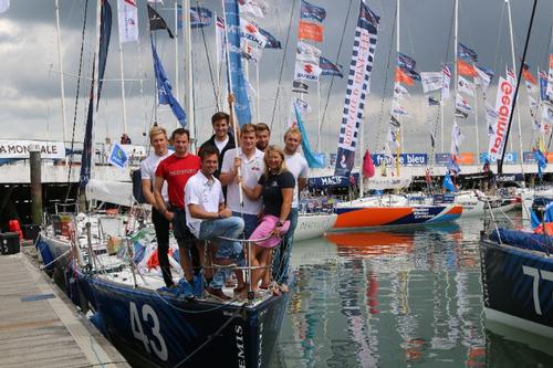 Solitaire Bompard Le Figaro – Roberts leaves Cowes in a blaze of   sail-world.com/145936