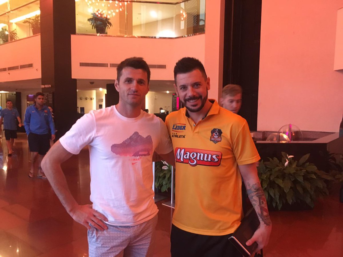 Our Marko Šimurina at Intercontinental Futsal Cup - Doha 2016 with Leandro Simi! 

#FutsalisHere #FutsalWeek