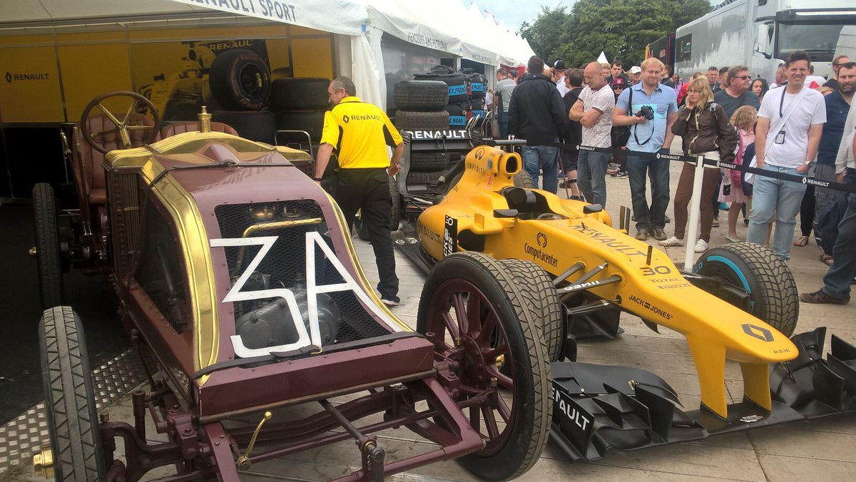 GSimmo66's tweet image. 2 Pieces of Renault racing history side by side @fosgoodwood @RenaultSportF1