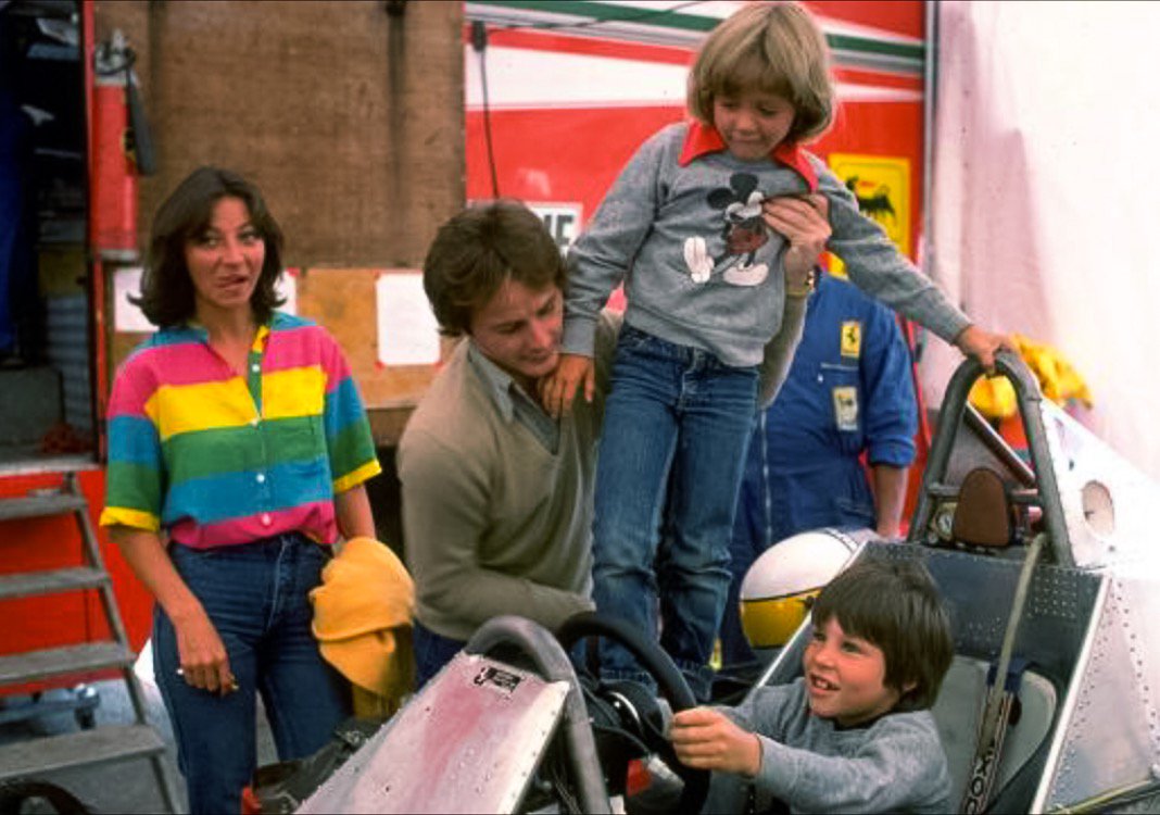 Stuart_Dent's tweet photo. Ever wondered where Jacques Villeneuve got the inspiration for his distinctive helmet livery?
π¨π¦ #F1 #MumsTop π https://t.co/3zKuXh5Qq3