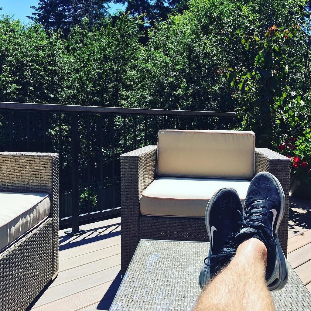 IanSymmonds's tweet photo. After a long run. #luvsun https://t.co/z2U6XojhUS https://t.co/aWeuqFF6WF
