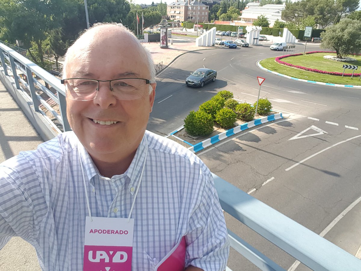 antontxo's tweet photo. Ha habido que ir a por un poco de líquido elemento #LasRozas un pueblo precioso
#ApoderadosUPYD https://t.co/F5wcmQkk4n