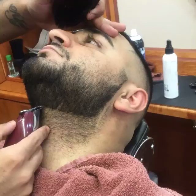 RateMyBarber's tweet image. #Repost @moody_oc
・・・
The Process #OfficialCuts #MoodyOC #Chicago #1TakeNoEditing #veteran ift.tt/29d4rld