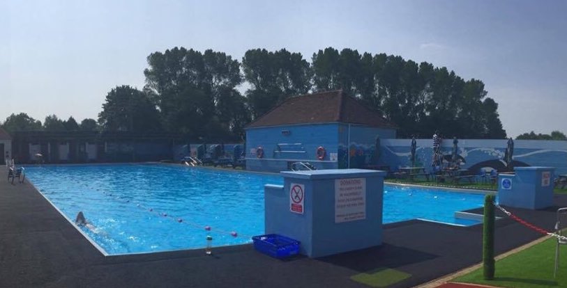 BathurstPool's tweet photo. Tomorrow is Monday. Why not start the week with an invigorating dip in our beautiful 38m pool? #BathurstPool https://t.co/jlmTBlP61t
