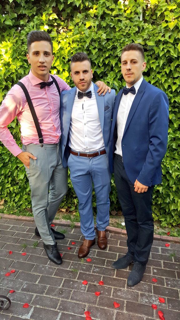 alvarodiazactor's tweet photo. Espectacular la boda de mi hermano. @MarianoMurillo @AdrianBRV9 @SergiOlivares10 https://t.co/mFqhyEhXfE