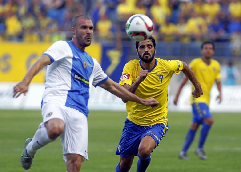 marca's tweet photo. DESCANSO | Hércules 0-1 Cádiz (0-2 global) https://t.co/hUS6M0GoNn #FaseDeAscenso https://t.co/D05VR0RfQ9