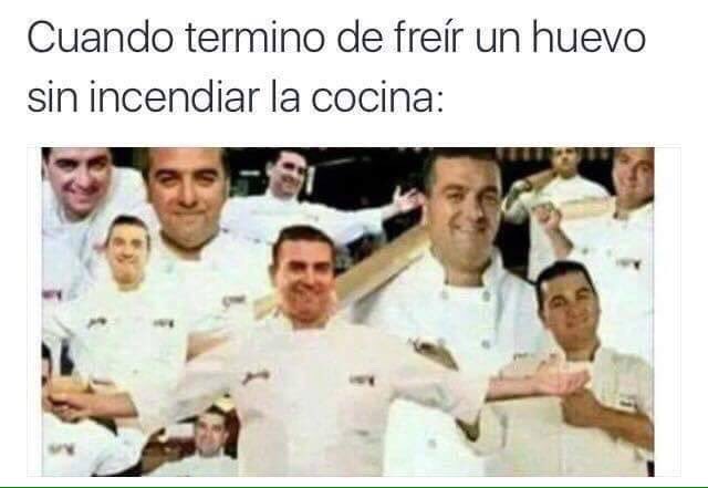 FOLLOWMEFOLLO's tweet photo. Cuando terminó de freír un huevo sin incendiar la cocina. https://t.co/EnYSGBNDab